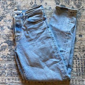 Levi’s wedgie cut jeans size 26